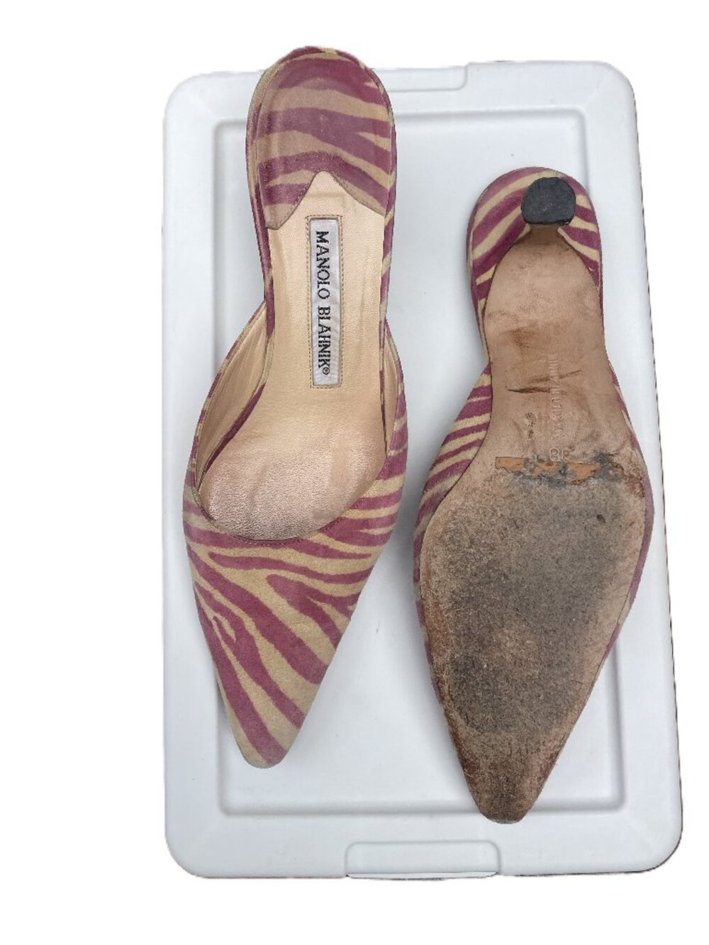 Manolo Blahnik Suede Mules, size 38 - Picture 6 of 8